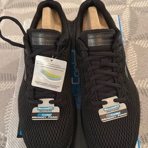 Men’s skechers black memory foam relaxed fit sneakersrs